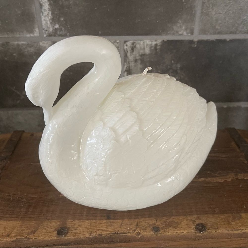 Large Swan Candle never been burned
